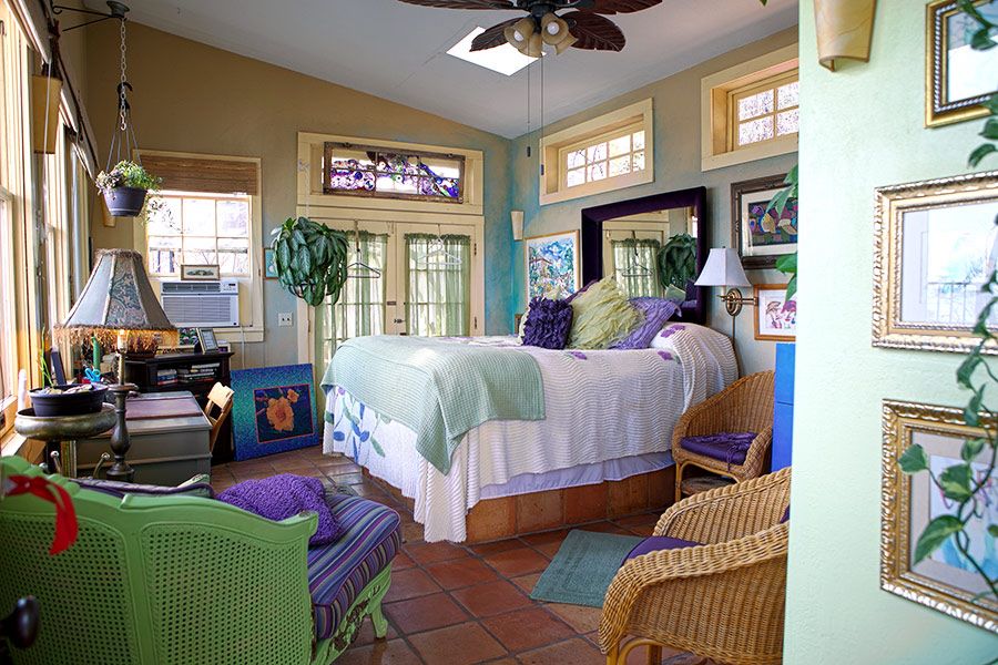 Chauffeur’s Quarters comfortable king bed Chauffeur's Quarters comfortable king bed