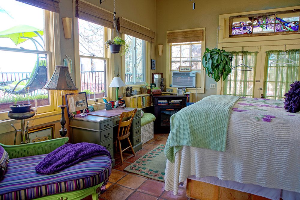 Chauffeur's Quarters - large suite with views of Jerome and the Verde Valley