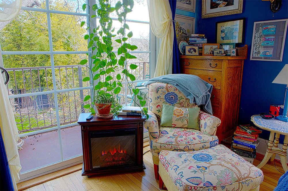 Maid's Suite - Front sitting area and fireplace